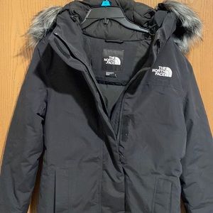 The north face artic waterproof 550-fill- power down parka with faux fur trim